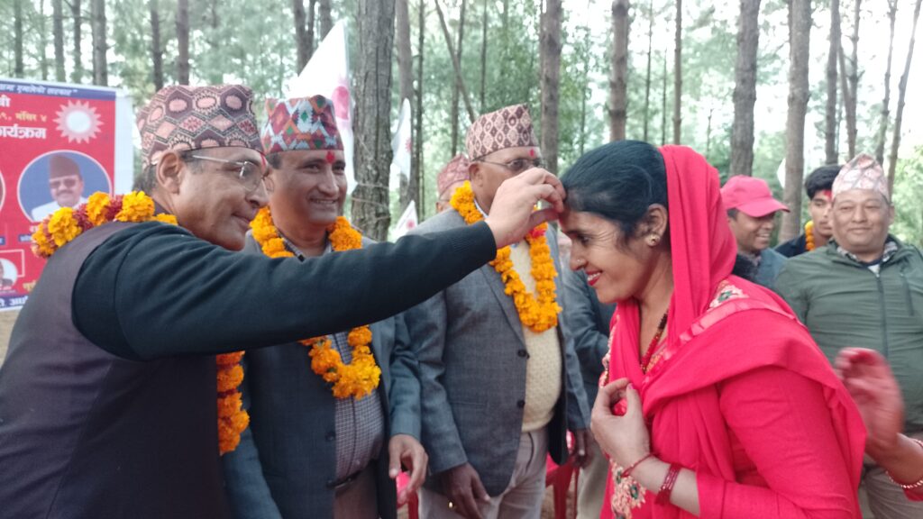 बाँगीमा नेकपा एमाले प्रवेश गर्नेहरूको लहर