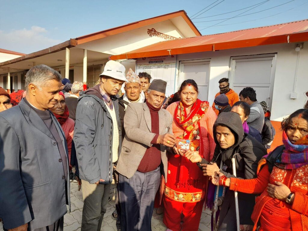 भुमिकास्थान नगरपालिकाद्वारा ५३ जना अपांगलाई परिचयपत्र वितरण