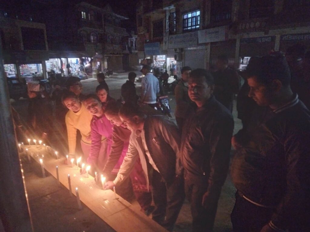 नेविसंघ र तरुणदल द्वारा सन्धिखर्कमा दिप प्रज्वलन