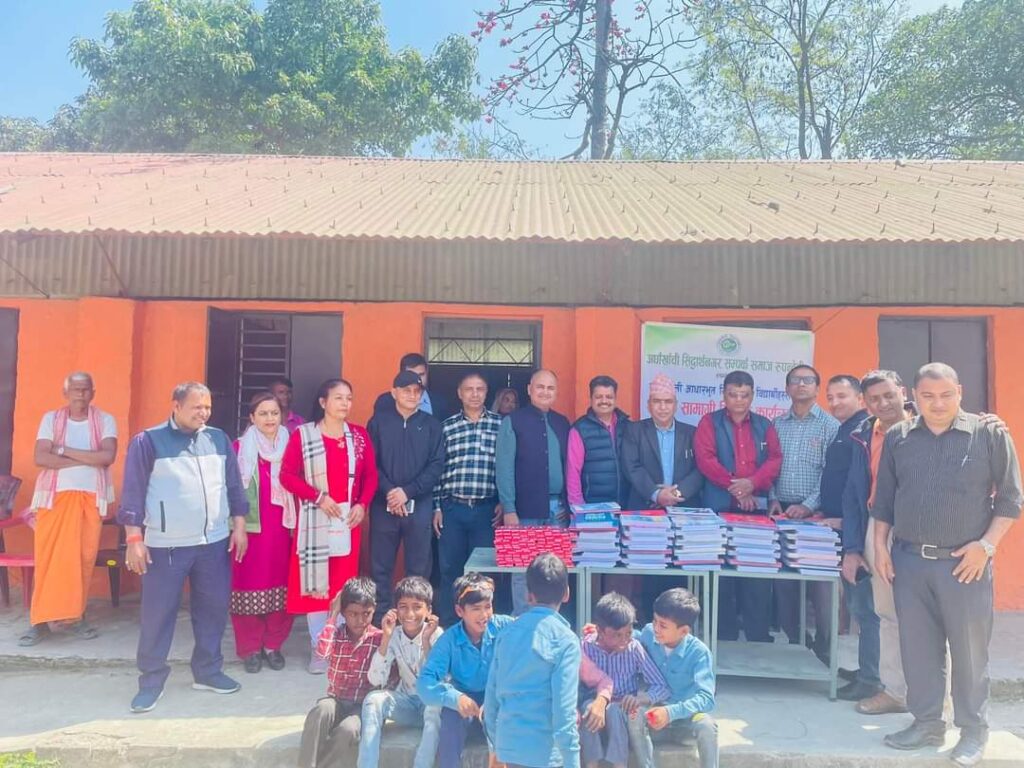 अर्घाखाँची सिद्धार्थनगर सम्पर्क समाज रुपन्देही द्वारा विद्यार्थीहरुलाई शैक्षिक सामाग्री वितरण