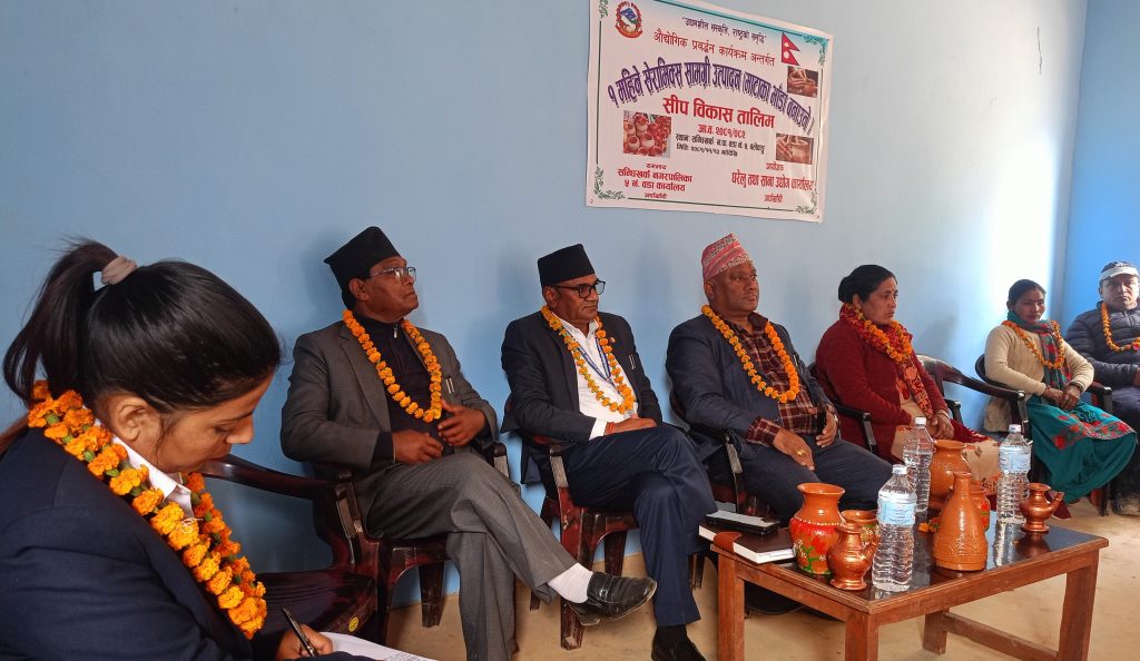 कुमाल महिलालाई माटोका भाँडाबाट उद्यमी बनाइँदै