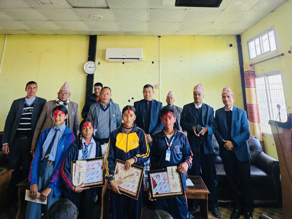विद्यार्थीमा तर्कशक्ति र नेतृत्व क्षमता विकासमा वादविवाद प्रतियोगिता प्रभावकारी: नगर प्रमुख झबिलाल थापा